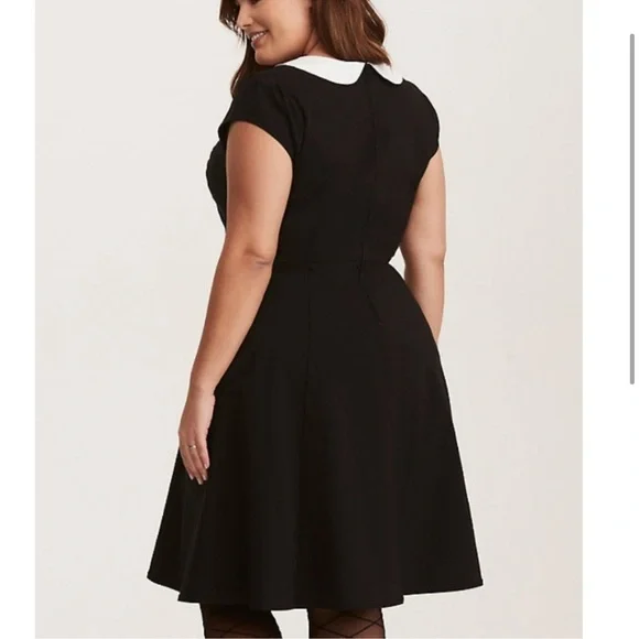 NWT! TORRID Hello Kitty Dress Peter Pan Collar Swing Pinup Retro 2X Sanrio Black - Picture 2 of 6